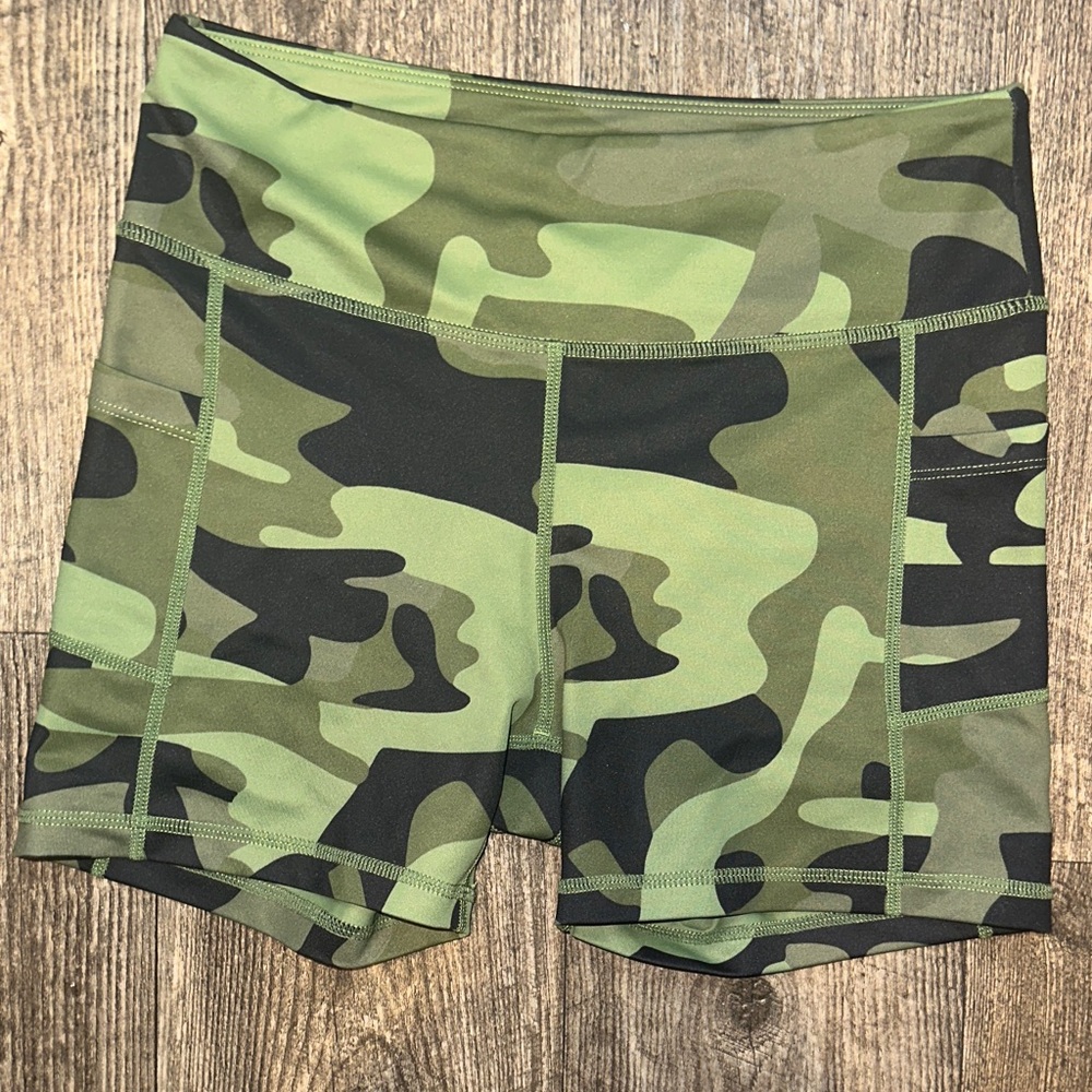 ZYIA ACTIVE Women's Camo Light n Tight Green Bike Shorts